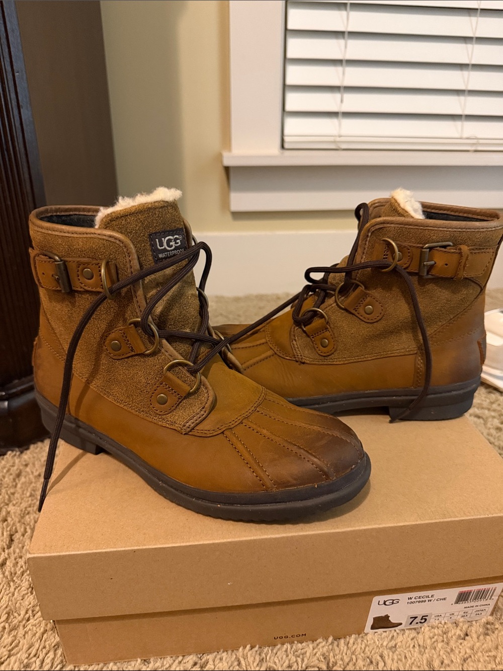 UGG Men’s Chestnut Brown Leather & Suede Lace-Up Shearling Boots